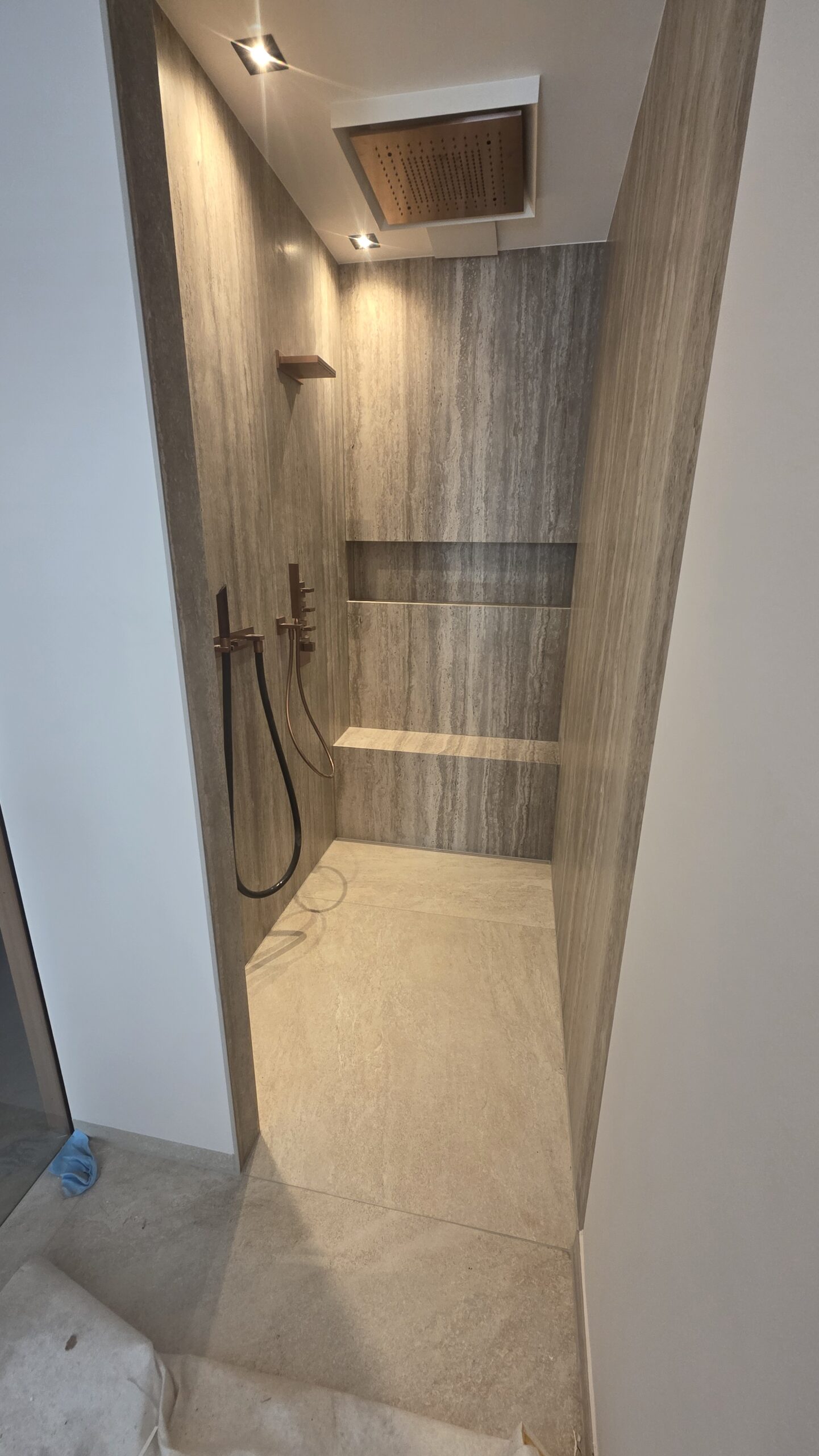 Designdusche Feinsteinzeug – Fliesen Kasperek GmbH